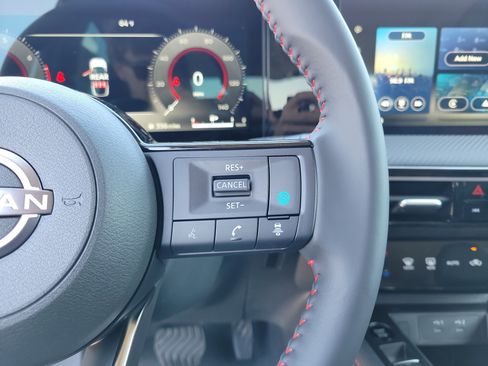 Used 2025 Nissan Kicks SR image 25