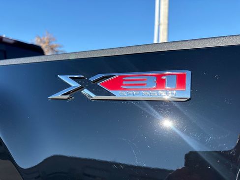 New 2026 GMC Sierra 2500 SLT w/ SLT Premium Package image 11