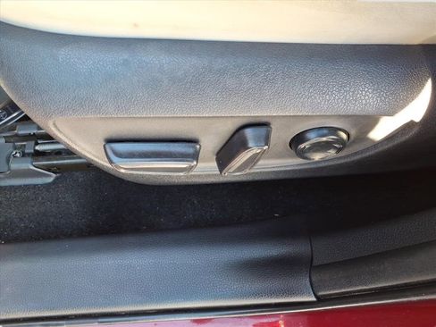 Used 2019 Toyota RAV4 Limited image 17