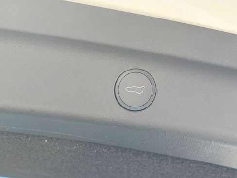 Used 2021 Tesla Model Y Performance image 14