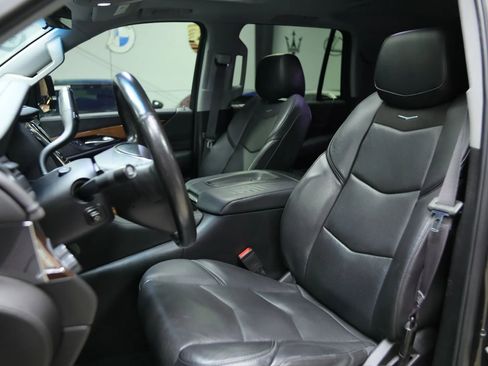 Used 2017 Cadillac Escalade Luxury image 22