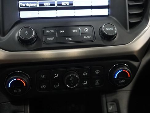 Used 2017 GMC Acadia Denali w/ Technology Package AWD/4WD image 30
