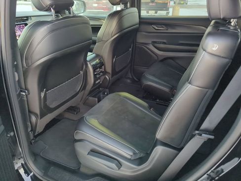 Used 2025 Jeep Grand Cherokee L Altitude image 34