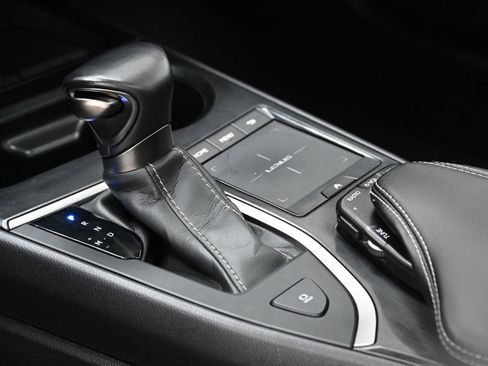 Used 2021 Lexus UX 200 w/ Accessory Package (Z2) FWD image 32