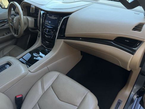 Used 2020 Cadillac Escalade ESV Platinum w/ Escalade Sport Edition image 24