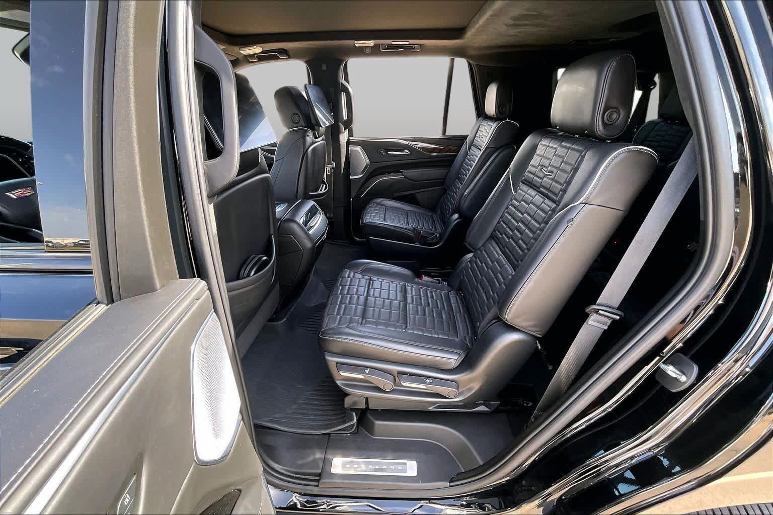 Used 2023 Cadillac Escalade Sport Platinum w/ LPO, ONYX Package AWD/4WD image 21