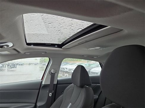 New 2025 Hyundai Elantra SEL image 28