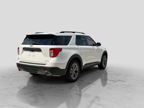 Used 2023 Ford Explorer XLT w/ Equipment Group 202A AWD/4WD image 6