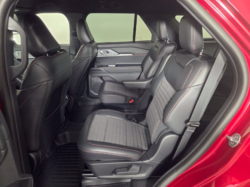 Used 2026 Ford Explorer ST-Line w/ ST-Line Street Pack RWD image 22