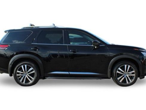 Used 2023 Nissan Pathfinder Platinum w/ Lighting Package (N93) image 4