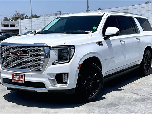 Used 2022 GMC Yukon XL Denali w/ Max Trailering Package AWD/4WD image 2
