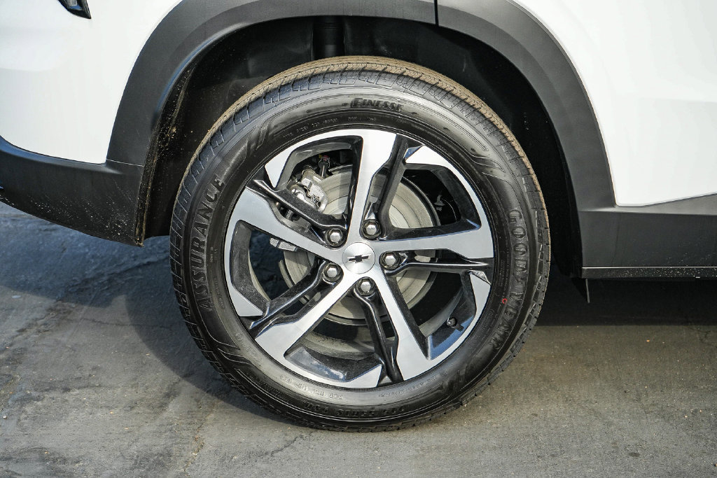 New 2026 Chevrolet Trax RS w/ Sunroof Package FWD image 11