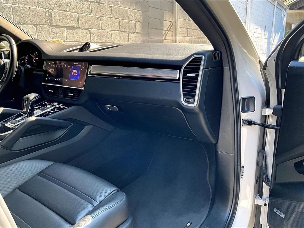 Certified 2023 Porsche Cayenne Platinum Edition AWD/4WD image 19