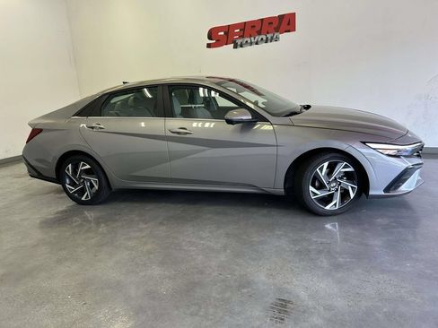 Used 2024 Hyundai Elantra Limited FWD image 2