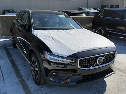 New 2026 Volvo V60 B5 Cross Country Ultra w/ Protection Package Premier