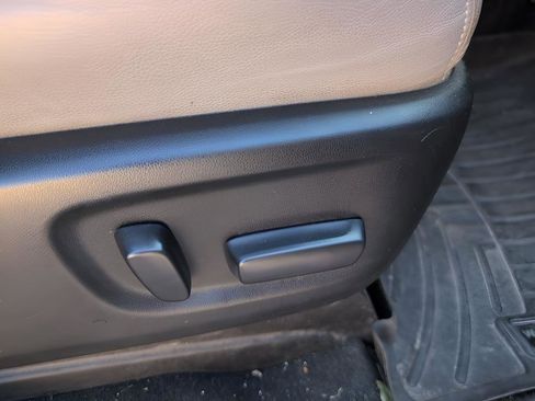 Used 2017 Toyota Sienna L image 37