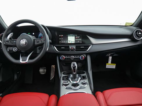 New 2025 Alfa Romeo Giulia w/ Veloce Package Rwd image 24