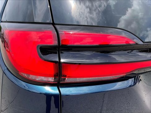 Used 2025 Chrysler Pacifica Limited FWD image 32