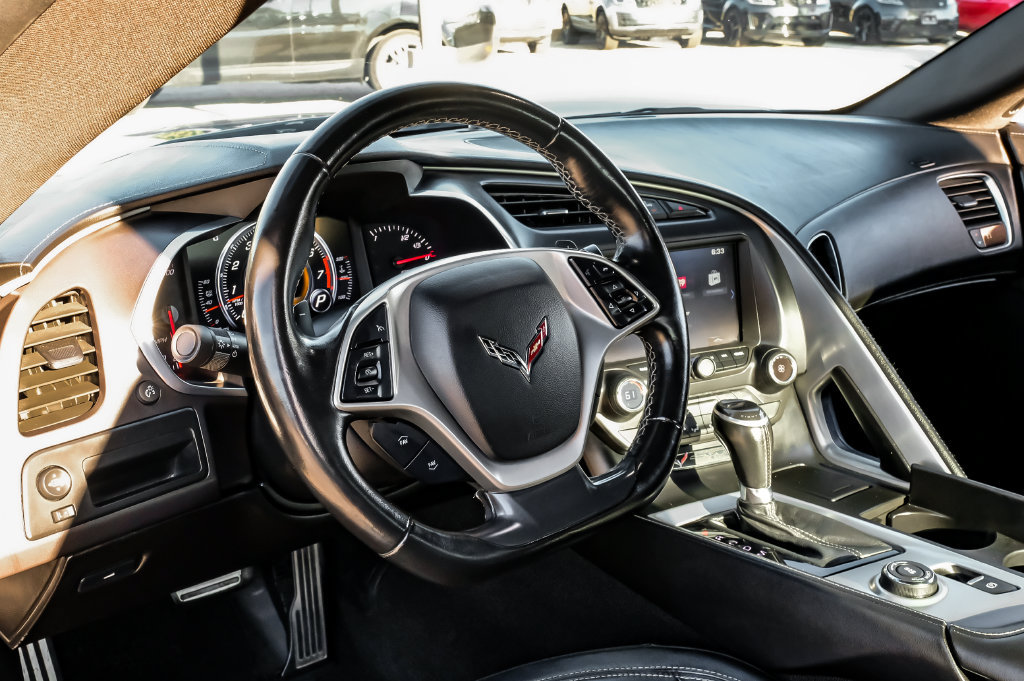 Used 2019 Chevrolet Corvette Stingray Coupe w/ 1LT RWD image 13