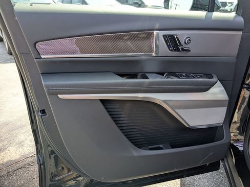 New 2026 Cadillac Vistiq Luxury image 10