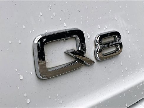 Used 2019 Audi Q8 Prestige w/ Luxury Package image 9