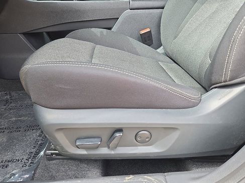 Used 2025 Nissan Rogue SV FWD image 23