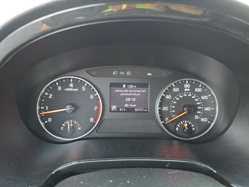 Used 2023 Kia Seltos S w/ Navigation Package FWD image 2