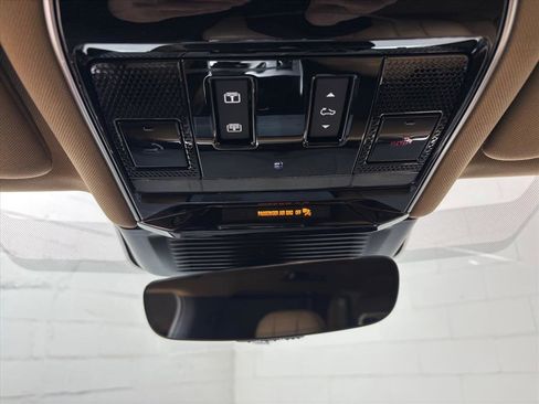 Used 2023 Land Rover Range Rover Long Wheelbase SE image 12