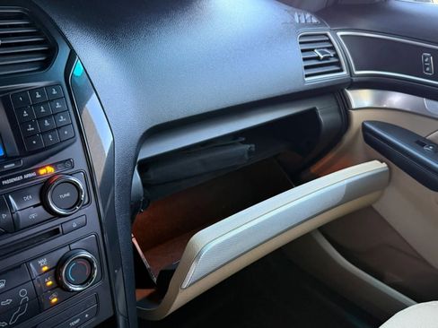 Used 2017 Ford Explorer XLT FWD image 59