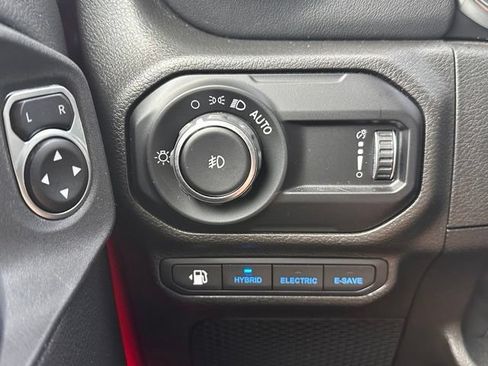 Used 2023 Jeep Wrangler Unlimited Sahara w/ Cold Weather Group AWD/4WD image 18