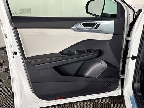 New 2025 Volkswagen Taos SE image 10