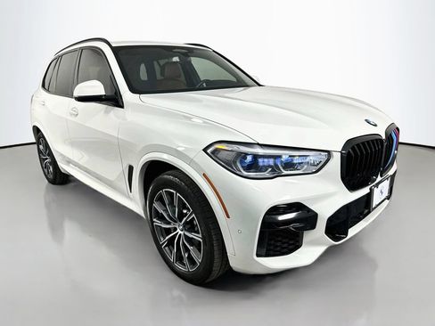 Used 2022 BMW X5 xDrive40i w/ M Sport Package AWD/4WD image 3