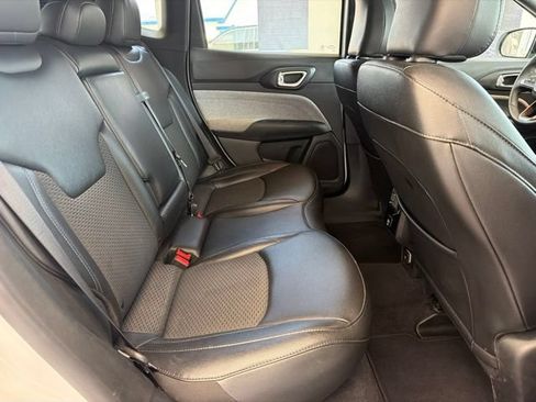 Used 2024 Jeep Compass Latitude AWD/4WD image 9