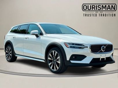 New 2026 Volvo V60 B5 Cross Country Ultra w/ Protection Package Premier