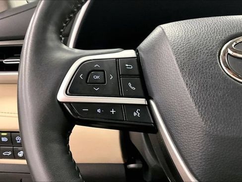 Used 2024 Toyota Highlander XLE AWD/4WD image 27