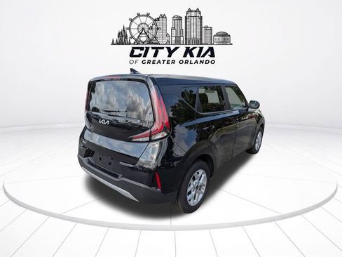 Certified 2025 Kia Soul LX w/ LX Technology Package FWD image 6