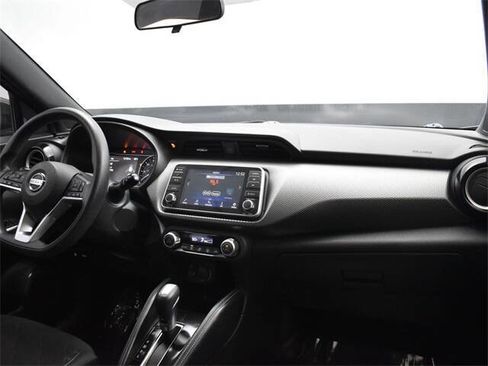 Used 2019 Nissan Kicks SV image 17