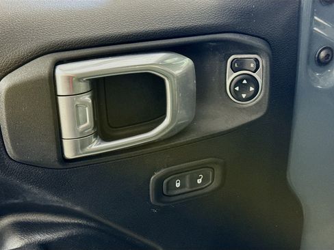 Used 2024 Jeep Wrangler Unlimited image 19