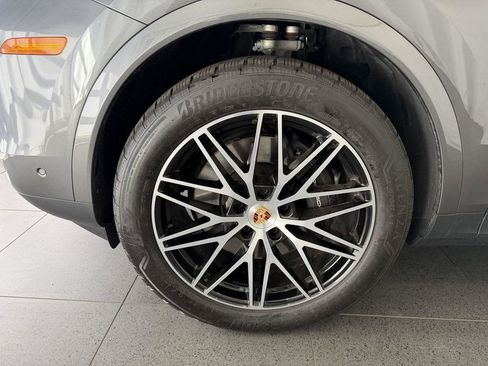 Certified 2025 Porsche Cayenne AWD/4WD image 10