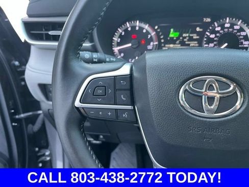 Used 2024 Toyota Highlander LE FWD image 20