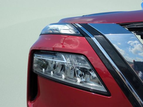 Used 2021 Nissan Rogue SV FWD image 18