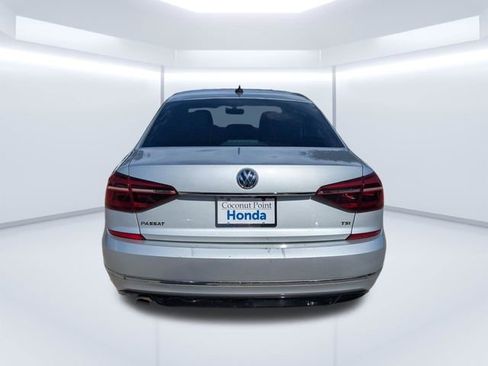Used 2017 Volkswagen Passat 1.8T R-Line FWD image 5