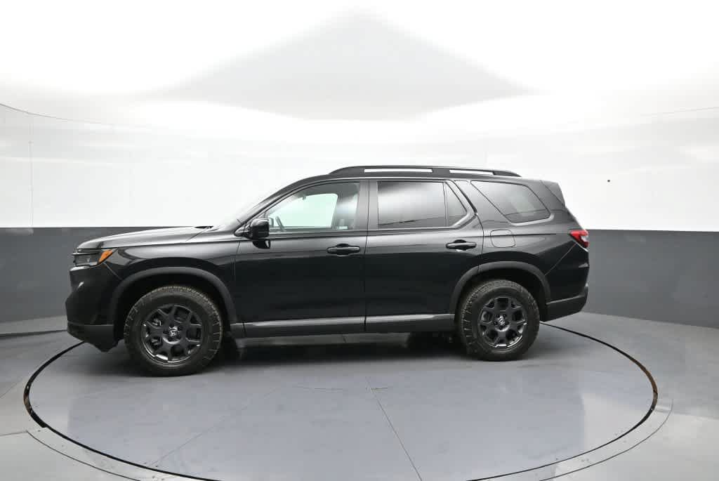 Certified 2024 Honda Pilot TrailSport image 8
