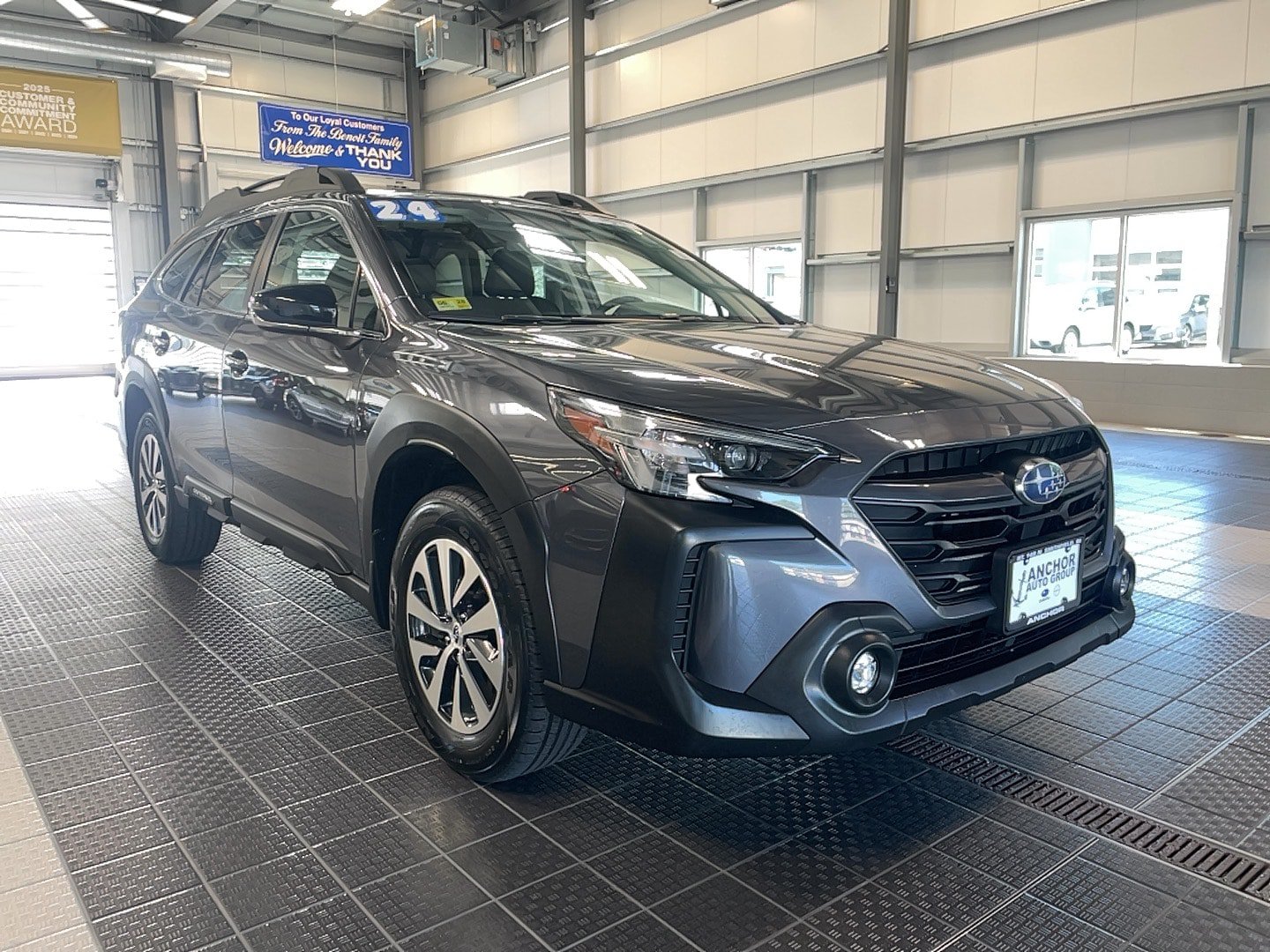 Used 2024 Subaru Outback Premium AWD/4WD image 1