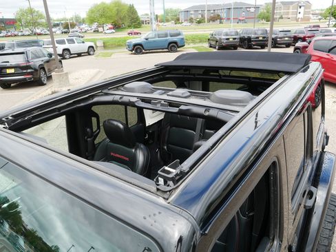 Used 2018 Jeep Wrangler Unlimited Rubicon AWD/4WD image 36