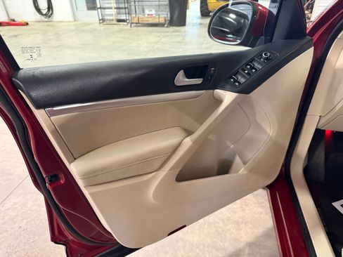 Used 2013 Volkswagen Tiguan SEL image 42