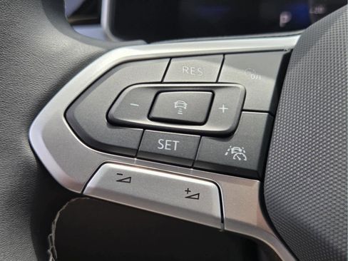 New 2026 Volkswagen Taos SE FWD image 29