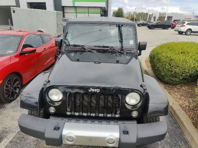 Used 2014 Jeep Wrangler Unlimited Sahara w/ Dual Top Group AWD/4WD image 22