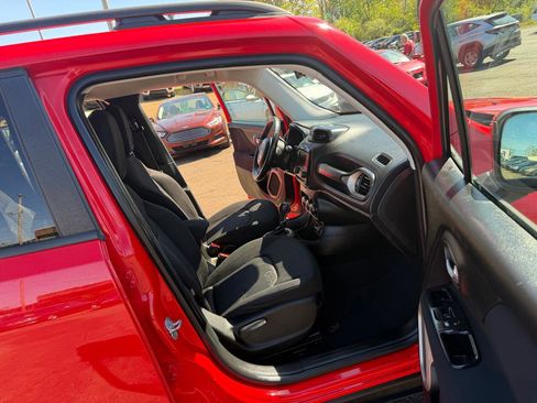 Used 2017 Jeep Renegade Latitude image 16