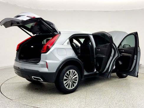 Used 2024 Cadillac XT4 Premium Luxury image 11